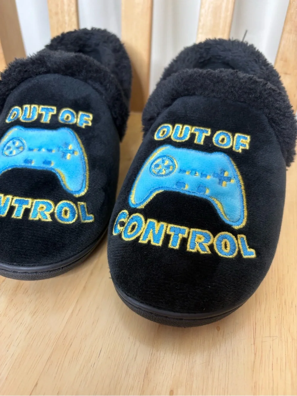 Wonder Nation Boys Black 'Out of Control' Game Controller Slippers 2-3